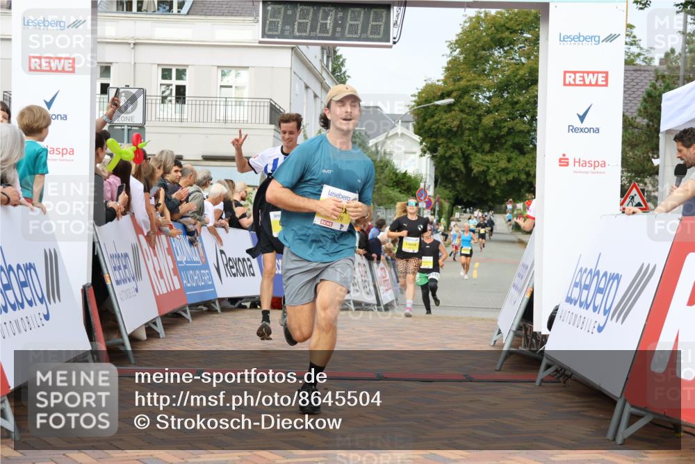 31.08.2025 - 21. Blankeneser Heldenlauf Strokosch-Dieckow http://msf.ph/oto/8645504 31.08.2025 10:22:32 Ziel 2702, 2722, 2612, 2017, 2476, 2412 meine-sportfotos.de