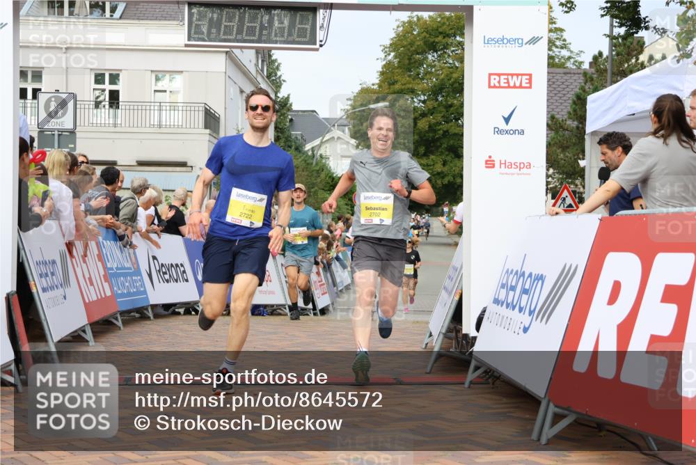 31.08.2025 - 21. Blankeneser Heldenlauf Strokosch-Dieckow http://msf.ph/oto/8645572 31.08.2025 10:22:29 Ziel 2702, 2722, 2180, 2017, 2476 meine-sportfotos.de