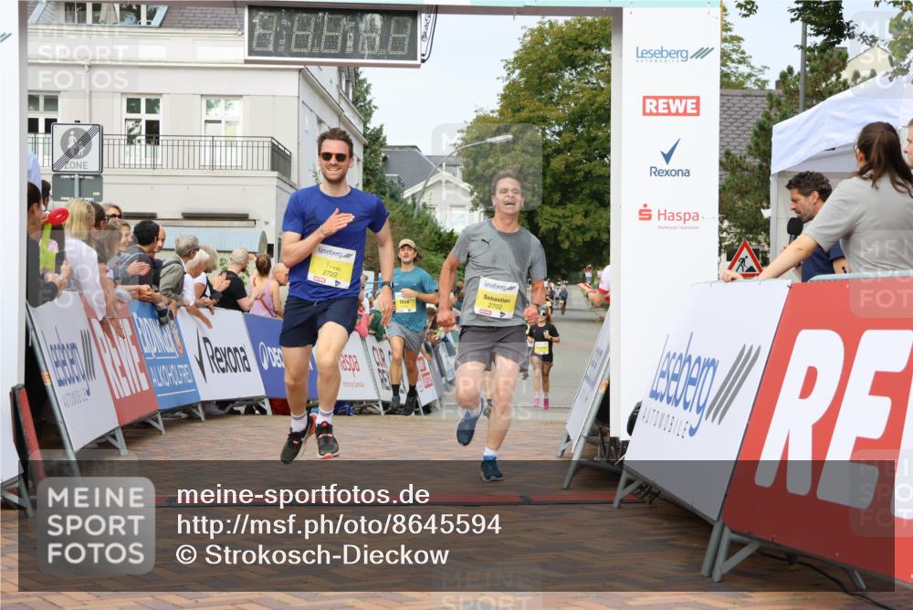 31.08.2025 - 21. Blankeneser Heldenlauf Strokosch-Dieckow http://msf.ph/oto/8645594 31.08.2025 10:22:29 Ziel 2702, 2722, 2180, 2017, 2476 meine-sportfotos.de