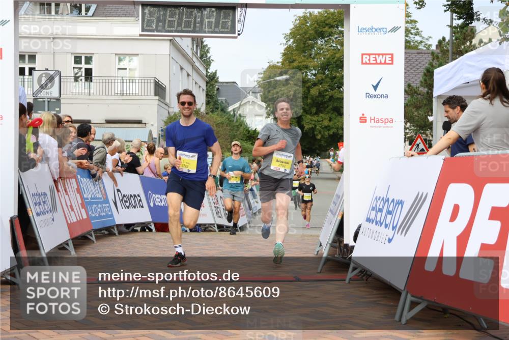 31.08.2025 - 21. Blankeneser Heldenlauf Strokosch-Dieckow http://msf.ph/oto/8645609 31.08.2025 10:22:29 Ziel 2702, 2722, 2180, 2017, 2476 meine-sportfotos.de