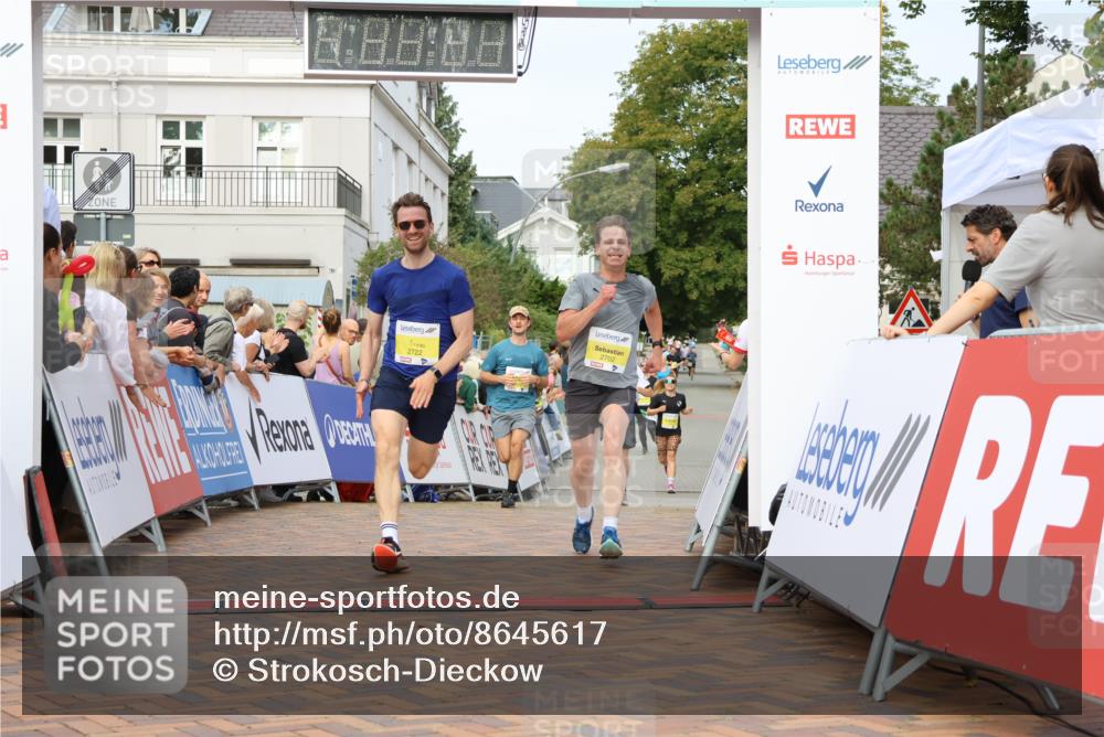 31.08.2025 - 21. Blankeneser Heldenlauf Strokosch-Dieckow http://msf.ph/oto/8645617 31.08.2025 10:22:29 Ziel 2702, 2722, 2180, 2017, 2476 meine-sportfotos.de