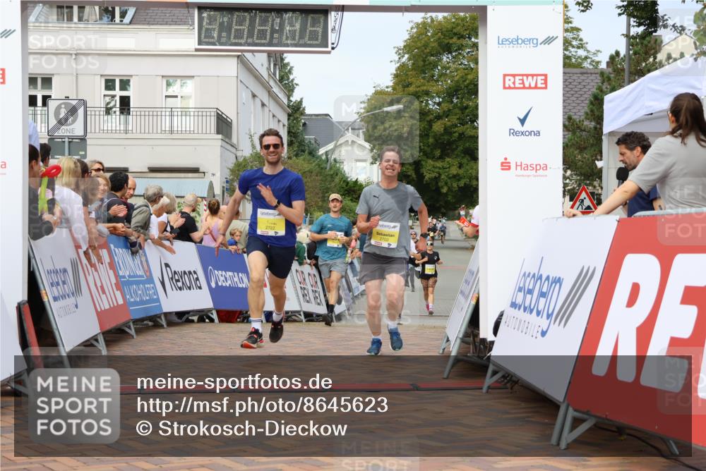 31.08.2025 - 21. Blankeneser Heldenlauf Strokosch-Dieckow http://msf.ph/oto/8645623 31.08.2025 10:22:29 Ziel 2702, 2722, 2180, 2017, 2476 meine-sportfotos.de