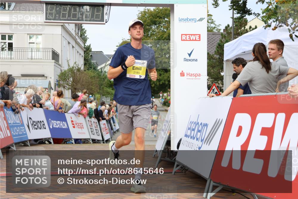 31.08.2025 - 21. Blankeneser Heldenlauf Strokosch-Dieckow http://msf.ph/oto/8645646 31.08.2025 10:22:24 Ziel 2180, 2535, 2536 meine-sportfotos.de