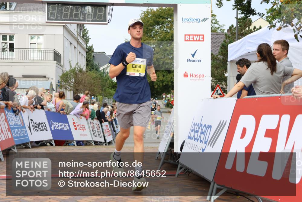 31.08.2025 - 21. Blankeneser Heldenlauf Strokosch-Dieckow http://msf.ph/oto/8645652 31.08.2025 10:22:24 Ziel 2180, 2535, 2536 meine-sportfotos.de