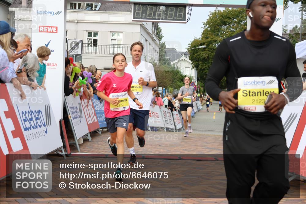 31.08.2025 - 21. Blankeneser Heldenlauf Strokosch-Dieckow http://msf.ph/oto/8646075 31.08.2025 10:21:56 Ziel 2720, 2526, 2123, 2272, 2271, 2273, 2408 meine-sportfotos.de