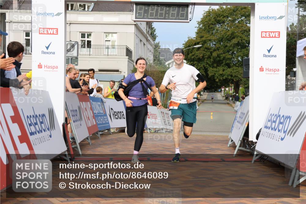 31.08.2025 - 21. Blankeneser Heldenlauf Strokosch-Dieckow http://msf.ph/oto/8646089 31.08.2025 09:53:31 Ziel 1113, 1112, 1111 meine-sportfotos.de