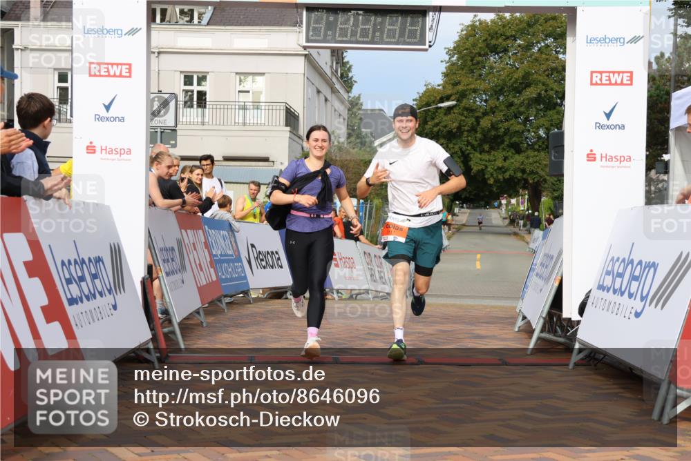 31.08.2025 - 21. Blankeneser Heldenlauf Strokosch-Dieckow http://msf.ph/oto/8646096 31.08.2025 09:53:31 Ziel 1113, 1112, 1111 meine-sportfotos.de