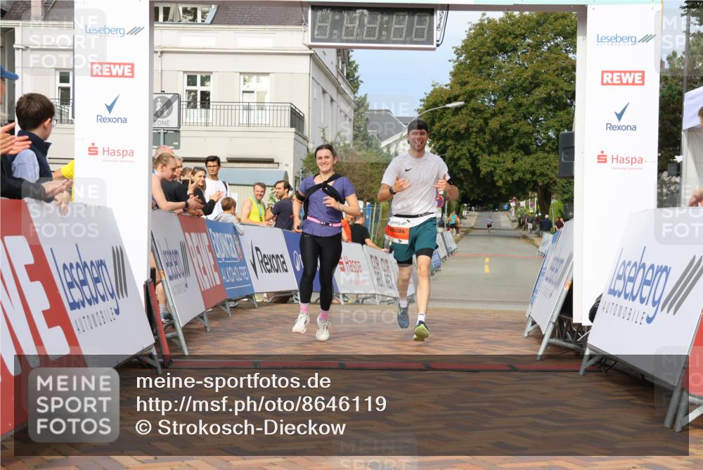 31.08.2025 - 21. Blankeneser Heldenlauf Strokosch-Dieckow http://msf.ph/oto/8646119 31.08.2025 09:53:31 Ziel 1113, 1112, 1111 meine-sportfotos.de