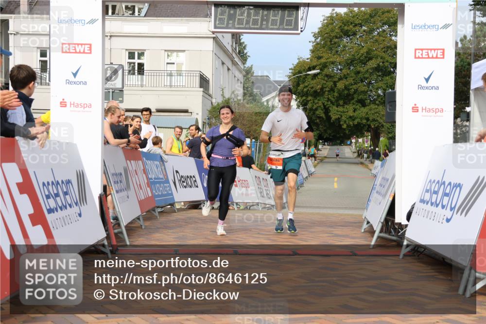 31.08.2025 - 21. Blankeneser Heldenlauf Strokosch-Dieckow http://msf.ph/oto/8646125 31.08.2025 09:53:31 Ziel 1113, 1112, 1111 meine-sportfotos.de
