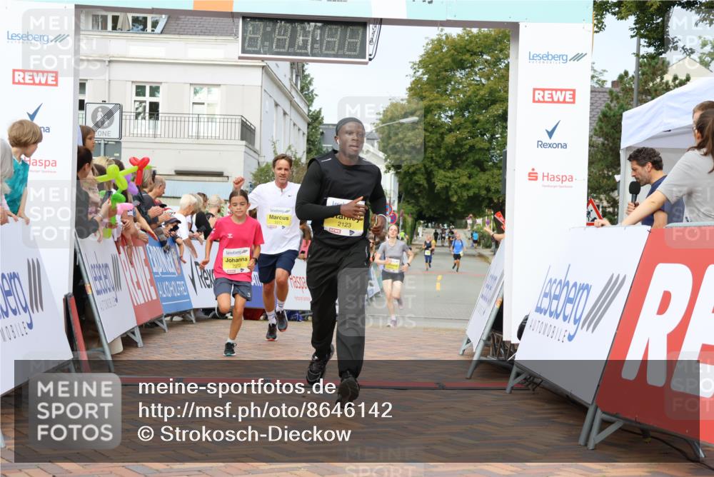 31.08.2025 - 21. Blankeneser Heldenlauf Strokosch-Dieckow http://msf.ph/oto/8646142 31.08.2025 10:21:54 Ziel 2720, 2526, 2123, 2272, 2271, 2273, 2408 meine-sportfotos.de