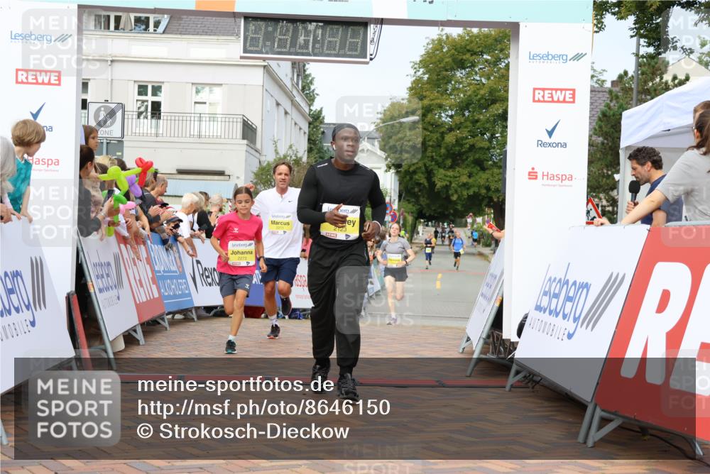 31.08.2025 - 21. Blankeneser Heldenlauf Strokosch-Dieckow http://msf.ph/oto/8646150 31.08.2025 10:21:54 Ziel 2720, 2526, 2123, 2272, 2271, 2273, 2408 meine-sportfotos.de