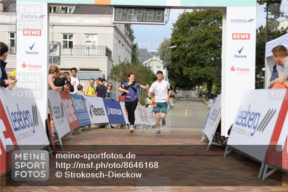 31.08.2025 - 21. Blankeneser Heldenlauf Strokosch-Dieckow http://msf.ph/oto/8646168 31.08.2025 09:53:30 Ziel 1113, 1112, 1111 meine-sportfotos.de