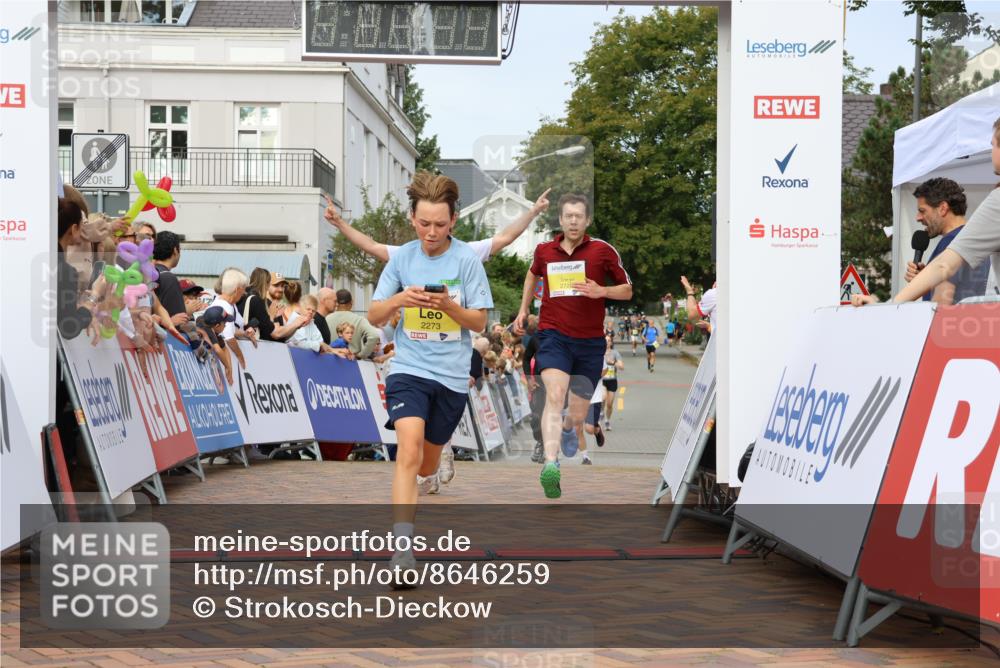 31.08.2025 - 21. Blankeneser Heldenlauf Strokosch-Dieckow http://msf.ph/oto/8646259 31.08.2025 10:21:51 Ziel 2720, 2526, 2123, 2272, 2271, 2273 meine-sportfotos.de
