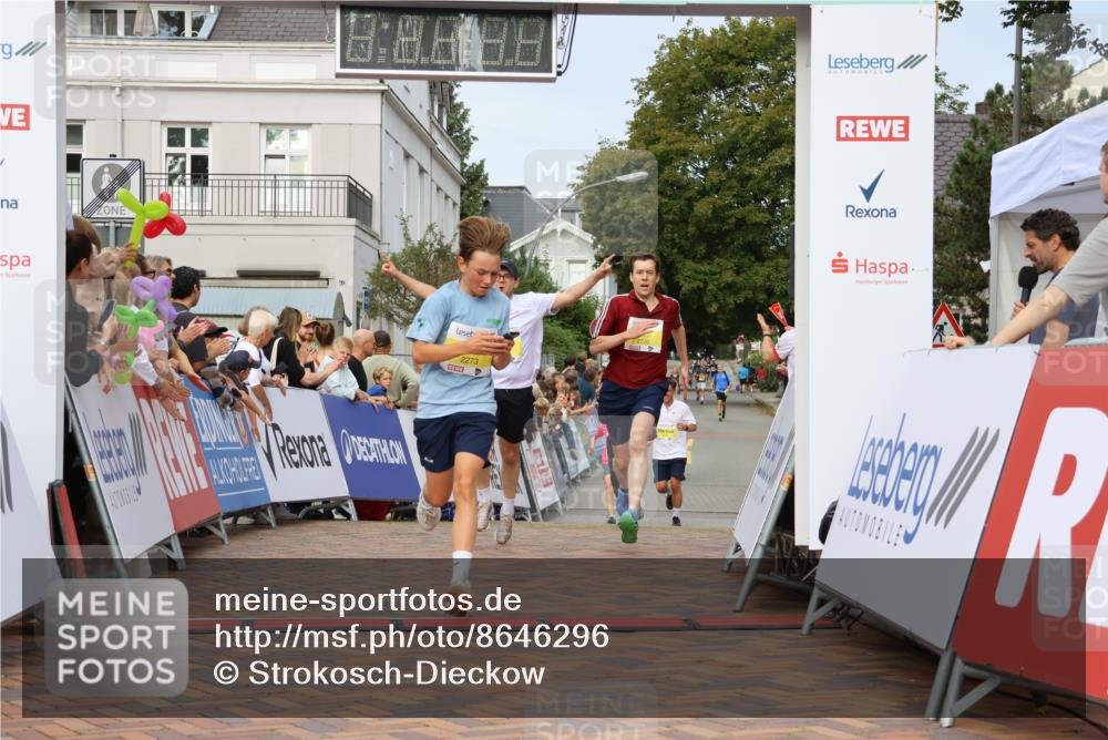 31.08.2025 - 21. Blankeneser Heldenlauf Strokosch-Dieckow http://msf.ph/oto/8646296 31.08.2025 10:21:50 Ziel 2720, 2526, 2123, 2273 meine-sportfotos.de