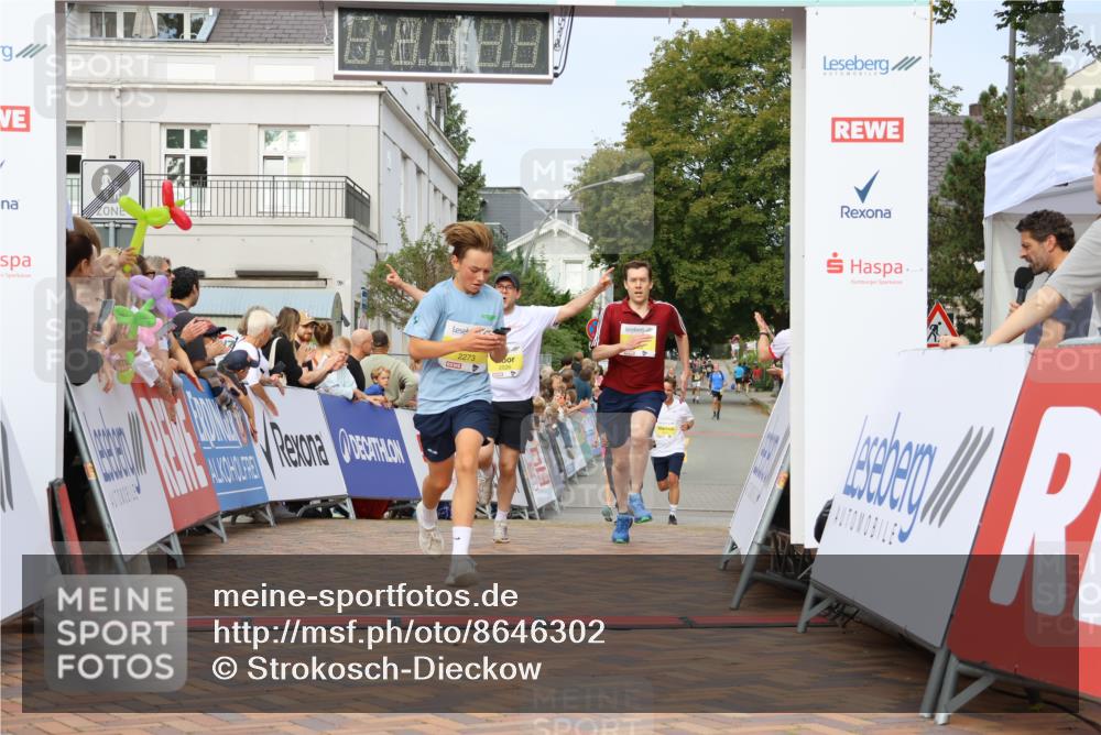 31.08.2025 - 21. Blankeneser Heldenlauf Strokosch-Dieckow http://msf.ph/oto/8646302 31.08.2025 10:21:50 Ziel 2720, 2526, 2123, 2273 meine-sportfotos.de
