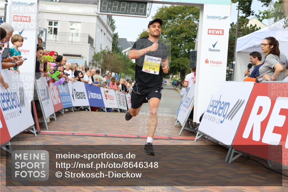 31.08.2025 - 21. Blankeneser Heldenlauf Strokosch-Dieckow http://msf.ph/oto/8646348 31.08.2025 10:21:34 Ziel 2738, 2427, 2051 meine-sportfotos.de