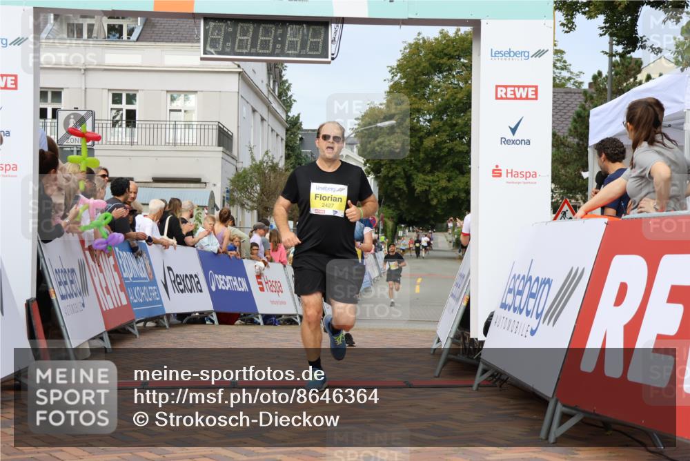 31.08.2025 - 21. Blankeneser Heldenlauf Strokosch-Dieckow http://msf.ph/oto/8646364 31.08.2025 10:21:29 Ziel 2738, 2392, 2427, 2051 meine-sportfotos.de