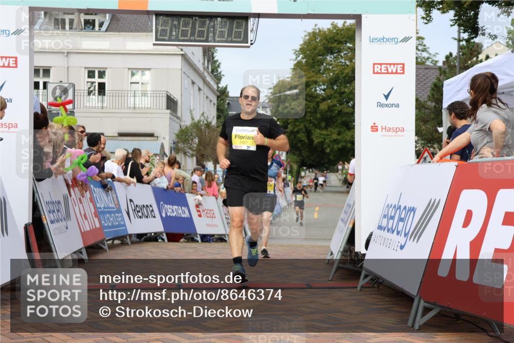 31.08.2025 - 21. Blankeneser Heldenlauf Strokosch-Dieckow http://msf.ph/oto/8646374 31.08.2025 10:21:29 Ziel 2738, 2392, 2427, 2051 meine-sportfotos.de