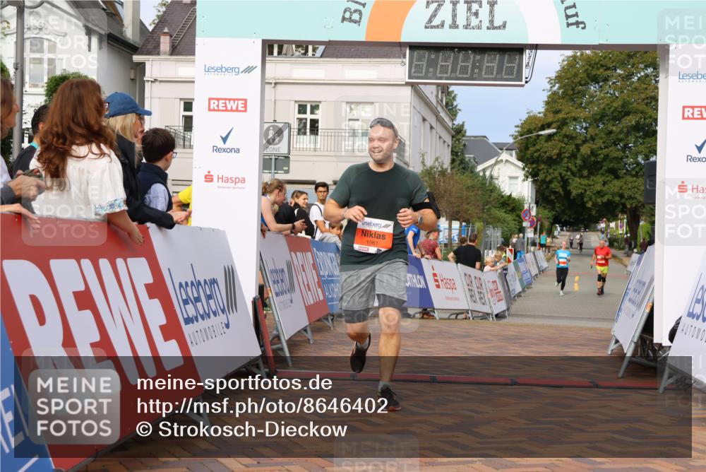 31.08.2025 - 21. Blankeneser Heldenlauf Strokosch-Dieckow http://msf.ph/oto/8646402 31.08.2025 09:52:58 Ziel 1058, 1061 meine-sportfotos.de