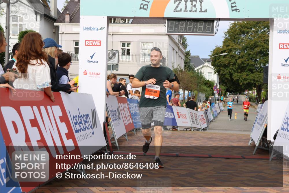 31.08.2025 - 21. Blankeneser Heldenlauf Strokosch-Dieckow http://msf.ph/oto/8646408 31.08.2025 09:52:58 Ziel 1058, 1061 meine-sportfotos.de