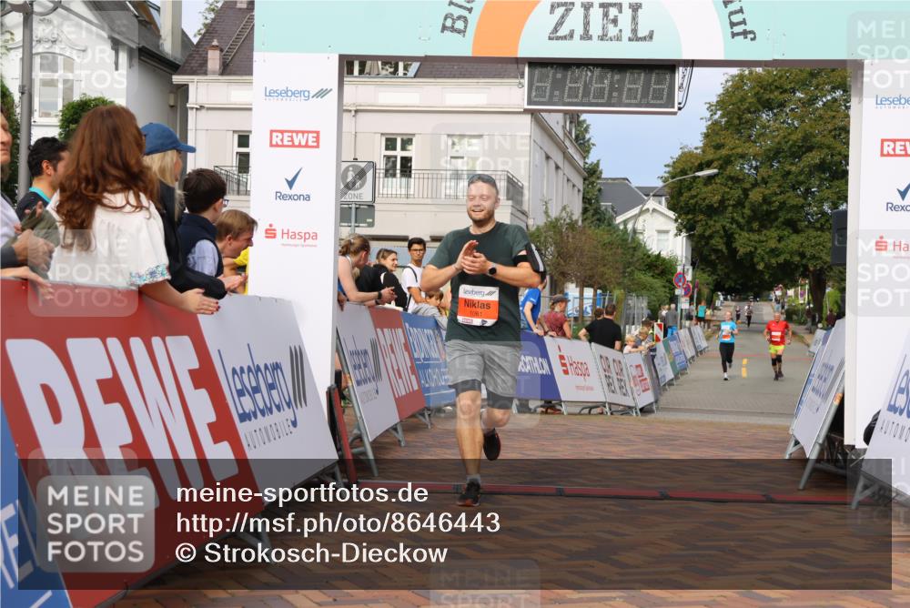 31.08.2025 - 21. Blankeneser Heldenlauf Strokosch-Dieckow http://msf.ph/oto/8646443 31.08.2025 09:52:58 Ziel 1058, 1061 meine-sportfotos.de