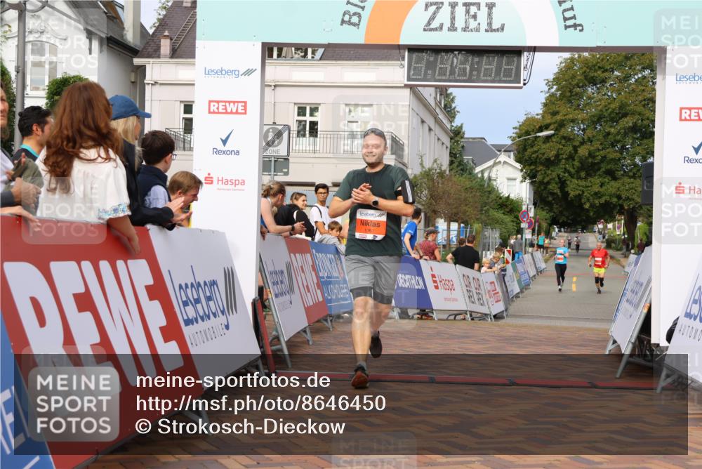 31.08.2025 - 21. Blankeneser Heldenlauf Strokosch-Dieckow http://msf.ph/oto/8646450 31.08.2025 09:52:58 Ziel 1058, 1061 meine-sportfotos.de