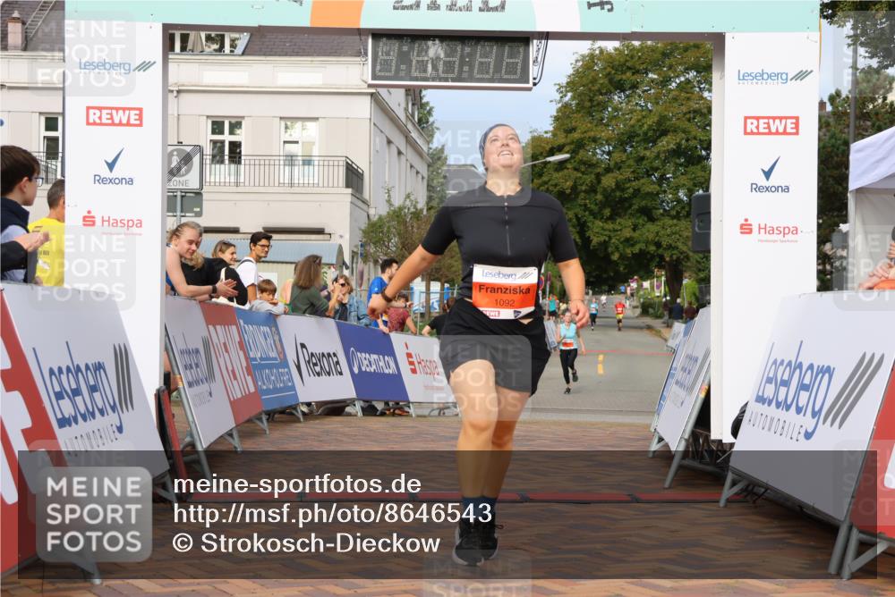 31.08.2025 - 21. Blankeneser Heldenlauf Strokosch-Dieckow http://msf.ph/oto/8646543 31.08.2025 09:52:44 Ziel 1169, 1092, 1170 meine-sportfotos.de