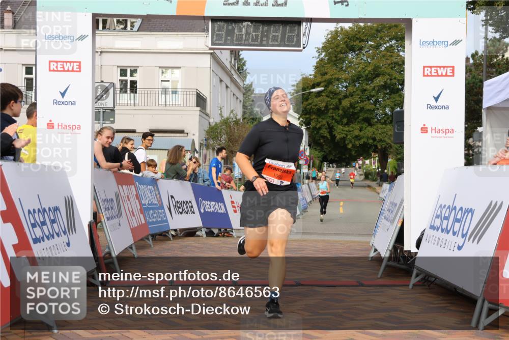 31.08.2025 - 21. Blankeneser Heldenlauf Strokosch-Dieckow http://msf.ph/oto/8646563 31.08.2025 09:52:44 Ziel 1169, 1092, 1170 meine-sportfotos.de