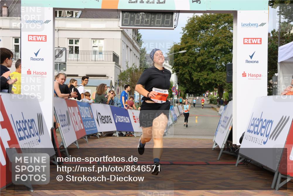 31.08.2025 - 21. Blankeneser Heldenlauf Strokosch-Dieckow http://msf.ph/oto/8646571 31.08.2025 09:52:44 Ziel 1169, 1092, 1170 meine-sportfotos.de