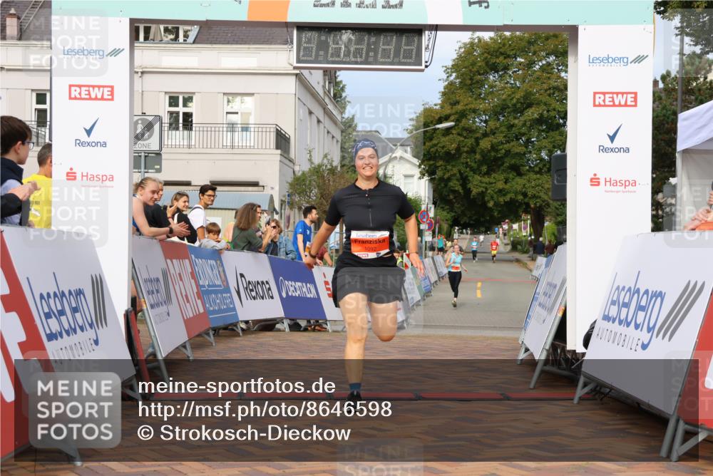 31.08.2025 - 21. Blankeneser Heldenlauf Strokosch-Dieckow http://msf.ph/oto/8646598 31.08.2025 09:52:43 Ziel 1169, 1092, 1170 meine-sportfotos.de