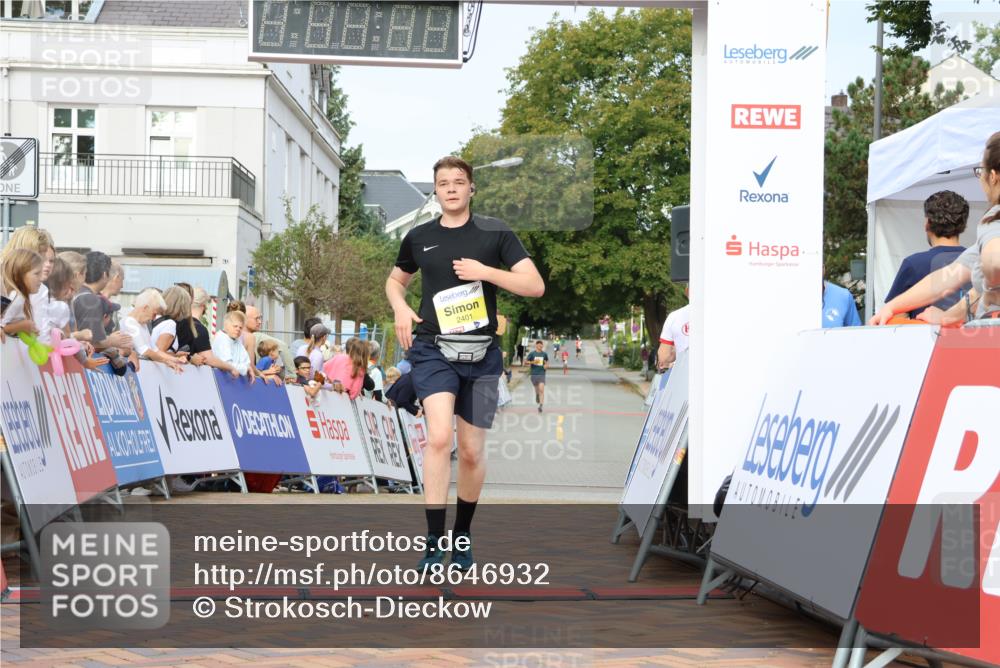 31.08.2025 - 21. Blankeneser Heldenlauf Strokosch-Dieckow http://msf.ph/oto/8646932 31.08.2025 10:20:25 Ziel 2401, 2028, 2362 meine-sportfotos.de