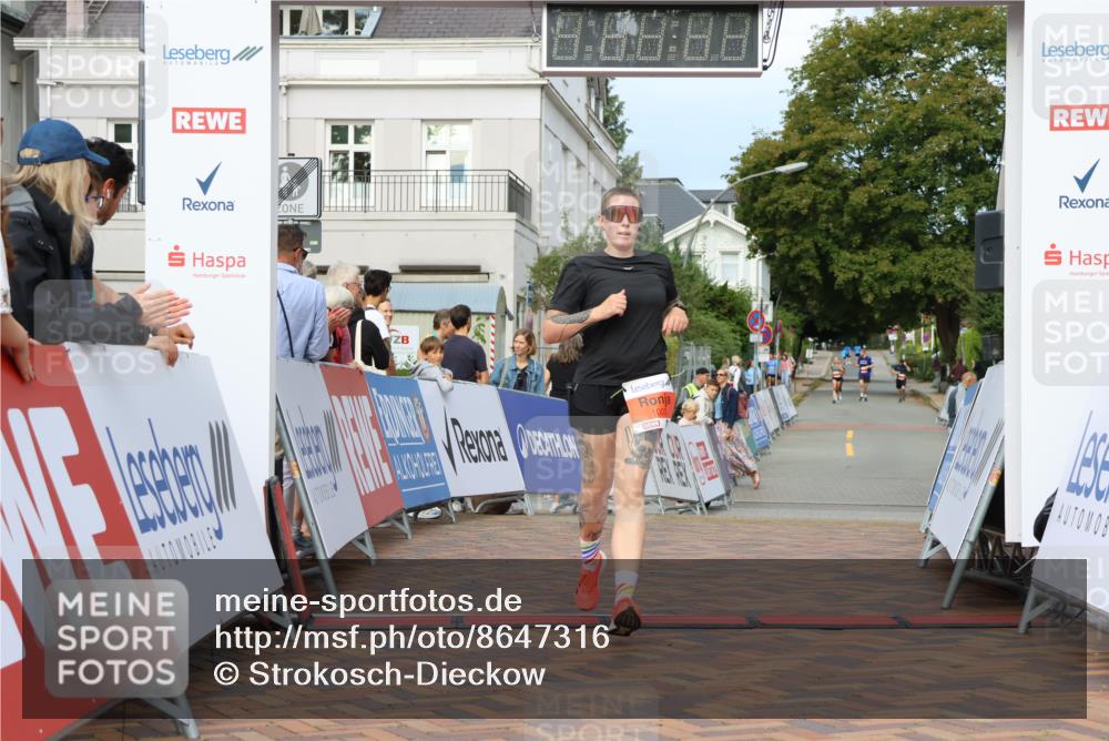 31.08.2025 - 21. Blankeneser Heldenlauf Strokosch-Dieckow http://msf.ph/oto/8647316 31.08.2025 09:49:46 Ziel 1003, 1069 meine-sportfotos.de