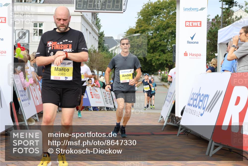 31.08.2025 - 21. Blankeneser Heldenlauf Strokosch-Dieckow http://msf.ph/oto/8647330 31.08.2025 10:19:28 Ziel 2396, 2474, 2194, 2592, 2063 meine-sportfotos.de