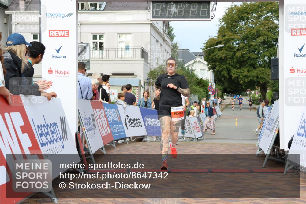 31.08.2025 - 21. Blankeneser Heldenlauf Strokosch-Dieckow http://msf.ph/oto/8647342 31.08.2025 09:49:45 Ziel 1003, 1069 meine-sportfotos.de