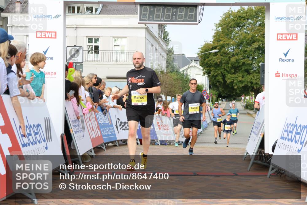 31.08.2025 - 21. Blankeneser Heldenlauf Strokosch-Dieckow http://msf.ph/oto/8647400 31.08.2025 10:19:27 Ziel 2710, 2396, 2474, 2194, 2592, 2063 meine-sportfotos.de