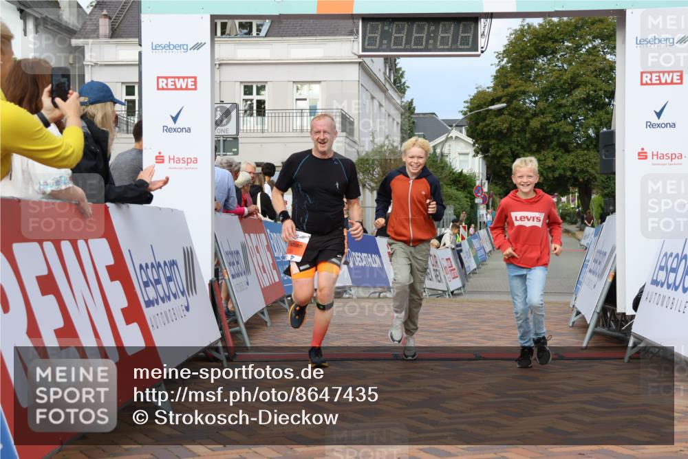 31.08.2025 - 21. Blankeneser Heldenlauf Strokosch-Dieckow http://msf.ph/oto/8647435 31.08.2025 09:49:15 Ziel 1045, 1028 meine-sportfotos.de