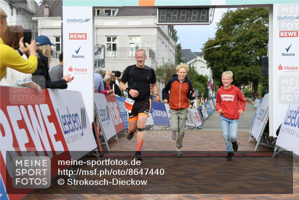 31.08.2025 - 21. Blankeneser Heldenlauf Strokosch-Dieckow http://msf.ph/oto/8647440 31.08.2025 09:49:15 Ziel 1045, 1028 meine-sportfotos.de