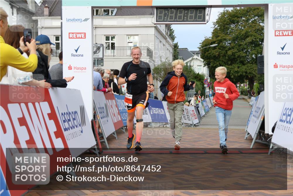 31.08.2025 - 21. Blankeneser Heldenlauf Strokosch-Dieckow http://msf.ph/oto/8647452 31.08.2025 09:49:15 Ziel 1045, 1028 meine-sportfotos.de