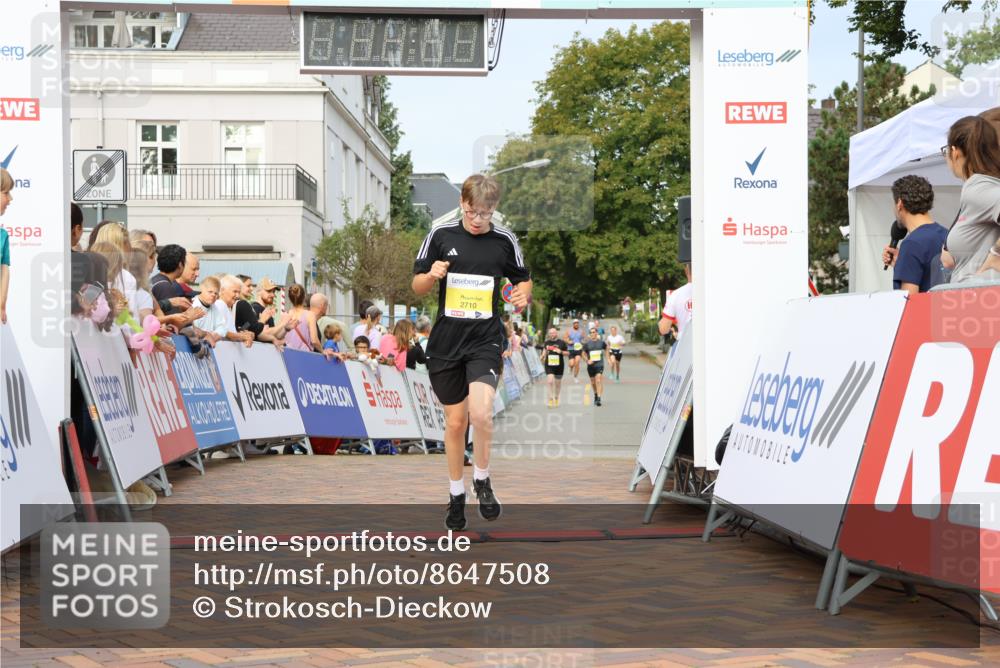 31.08.2025 - 21. Blankeneser Heldenlauf Strokosch-Dieckow http://msf.ph/oto/8647508 31.08.2025 10:19:19 Ziel 2710, 2474 meine-sportfotos.de