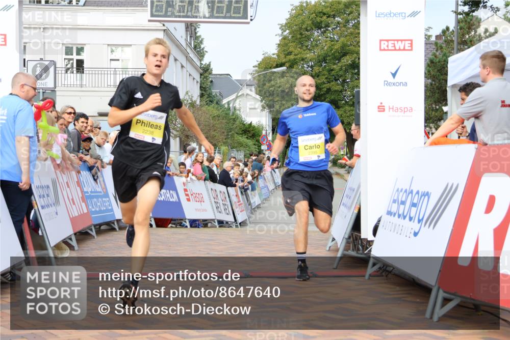 31.08.2025 - 21. Blankeneser Heldenlauf Strokosch-Dieckow http://msf.ph/oto/8647640 31.08.2025 10:18:46 Ziel 2395, 2238, 2379 meine-sportfotos.de