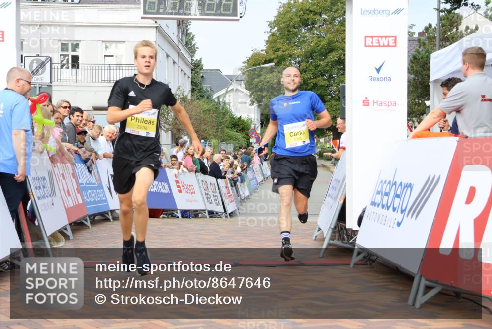 31.08.2025 - 21. Blankeneser Heldenlauf Strokosch-Dieckow http://msf.ph/oto/8647646 31.08.2025 10:18:46 Ziel 2395, 2238, 2379 meine-sportfotos.de
