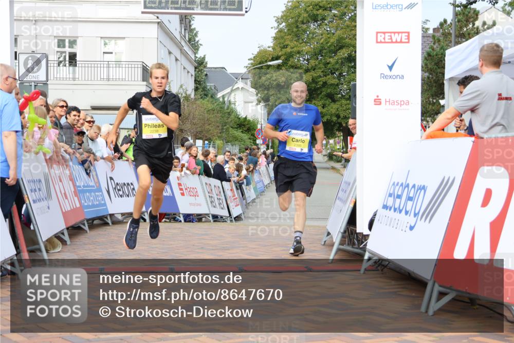 31.08.2025 - 21. Blankeneser Heldenlauf Strokosch-Dieckow http://msf.ph/oto/8647670 31.08.2025 10:18:46 Ziel 2395, 2238, 2379 meine-sportfotos.de