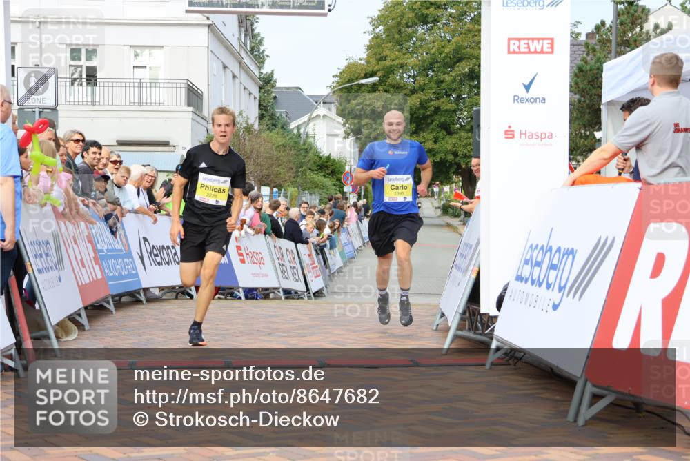 31.08.2025 - 21. Blankeneser Heldenlauf Strokosch-Dieckow http://msf.ph/oto/8647682 31.08.2025 10:18:46 Ziel 2395, 2238, 2379 meine-sportfotos.de