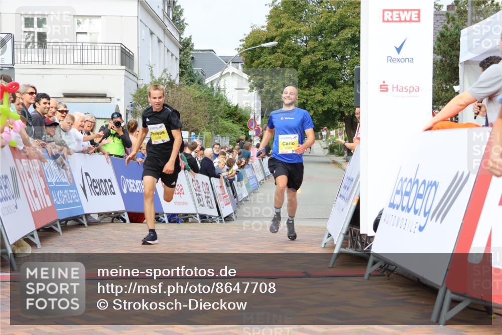 31.08.2025 - 21. Blankeneser Heldenlauf Strokosch-Dieckow http://msf.ph/oto/8647708 31.08.2025 10:18:45 Ziel 2395, 2238, 2379 meine-sportfotos.de