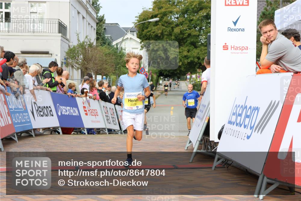 31.08.2025 - 21. Blankeneser Heldenlauf Strokosch-Dieckow http://msf.ph/oto/8647804 31.08.2025 10:18:43 Ziel 2395, 2537, 2238, 2379 meine-sportfotos.de