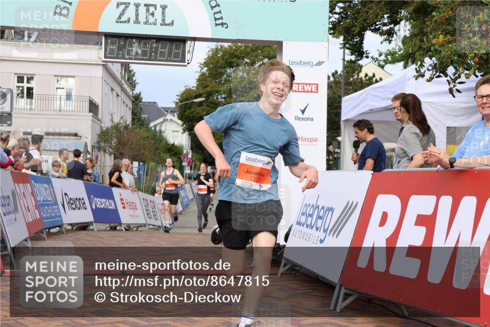 31.08.2025 - 21. Blankeneser Heldenlauf Strokosch-Dieckow http://msf.ph/oto/8647815 31.08.2025 09:48:45 Ziel 1171, 1128, 1129 meine-sportfotos.de