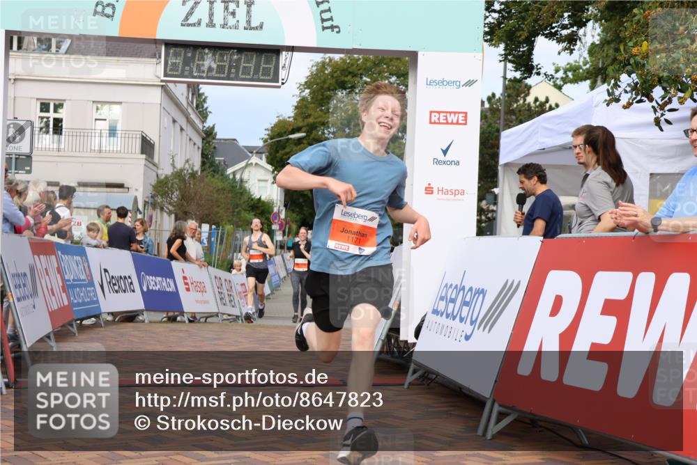 31.08.2025 - 21. Blankeneser Heldenlauf Strokosch-Dieckow http://msf.ph/oto/8647823 31.08.2025 09:48:45 Ziel 1171, 1128, 1129 meine-sportfotos.de
