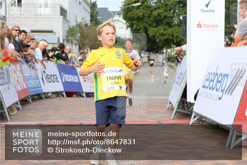 31.08.2025 - 21. Blankeneser Heldenlauf Strokosch-Dieckow http://msf.ph/oto/8647831 31.08.2025 10:18:35 Ziel 2480, 2448, 2264, 2537 meine-sportfotos.de