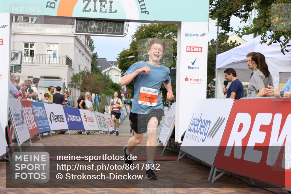 31.08.2025 - 21. Blankeneser Heldenlauf Strokosch-Dieckow http://msf.ph/oto/8647832 31.08.2025 09:48:45 Ziel 1171, 1128, 1129 meine-sportfotos.de