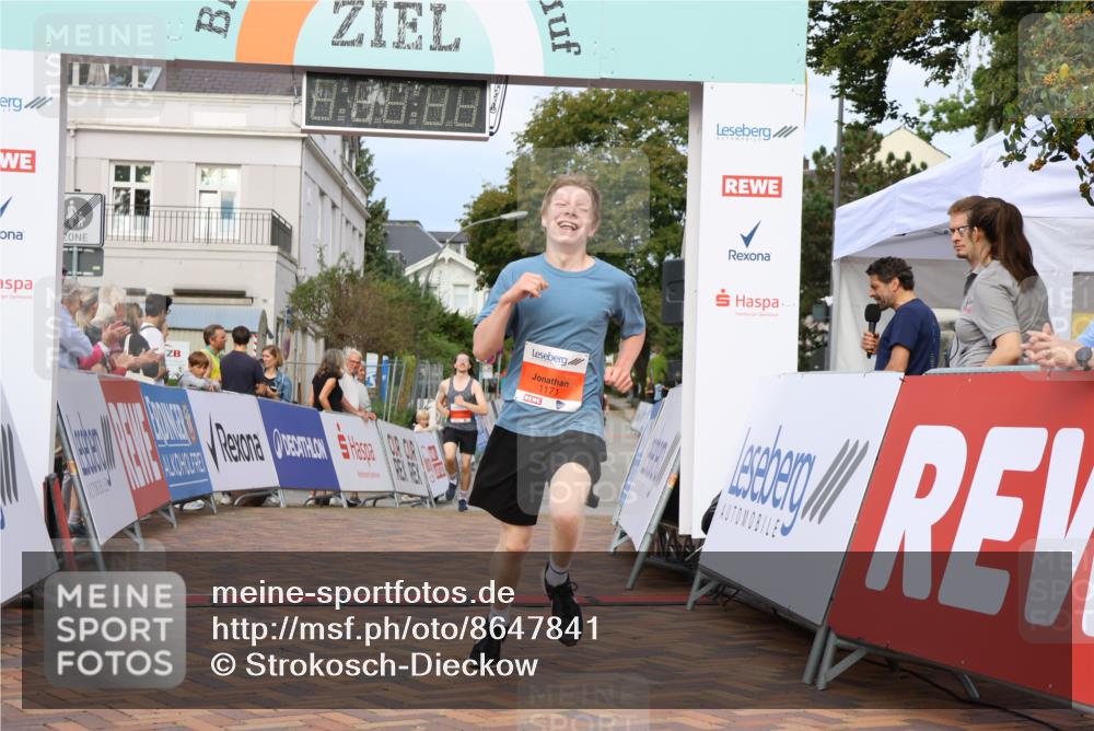 31.08.2025 - 21. Blankeneser Heldenlauf Strokosch-Dieckow http://msf.ph/oto/8647841 31.08.2025 09:48:44 Ziel 1171, 1128, 1129 meine-sportfotos.de